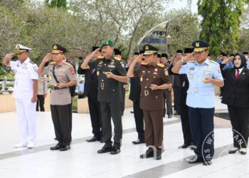 Pangdam XII/Tpr Ikuti Ziarah Peringati HUT ke-66 Pemerintah Provinsi Kalbar