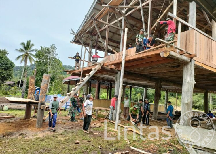 Satgas Pamtas RI-Malaysia Yonarmed 5 Bangun Rumah Singgah Perbatasan