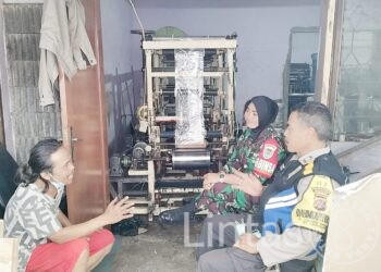 Babinsa Kowad Komsos Door to Door Di Bandung