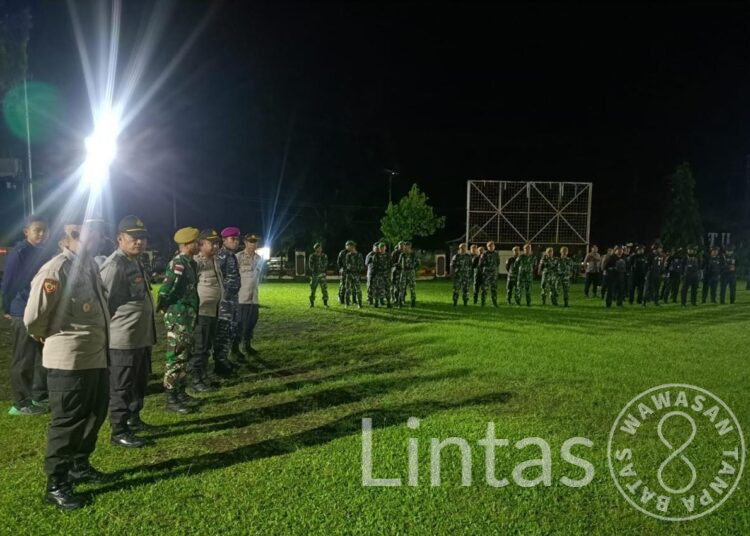 Sinergitas TNI POLRI Cegah Gangguan Kamtibmas, Satgas Pamrahwan Maluku Utara Yonarhanud 3/YBY Bersama Polres Halut Laksanakan Patroli Gabungan