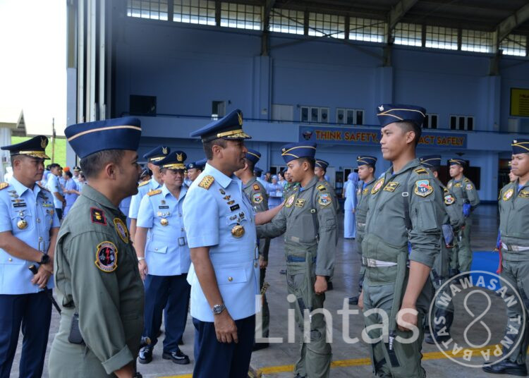Tinjau Kesiapan Tugas, Panglima Komando Operasi Udara Nasional Kunjungi Lanud Sultan Hasanuddin