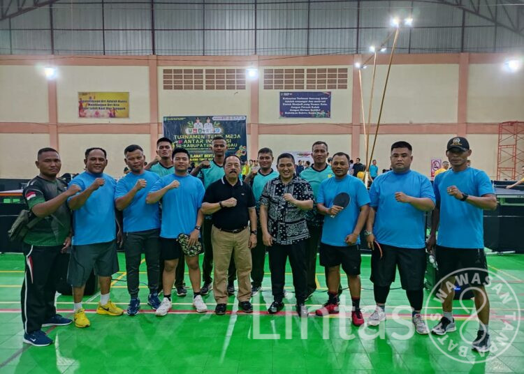 Dandim 1204 / Sanggau Hadiri Pembukaan Turnamen Tenis meja dan Penutupan Turnamen Bola Volly antar instansi Sekab. Sanggau.