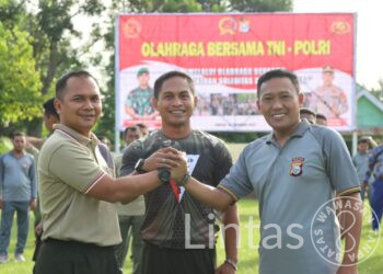 Wujud Nyata Sinergitas TNI-POLRI, Satgas Yonarhanud 3/YBY Olahraga Bersama Polres Halmahera Utara Dan Kodim 1508/Tobelo
