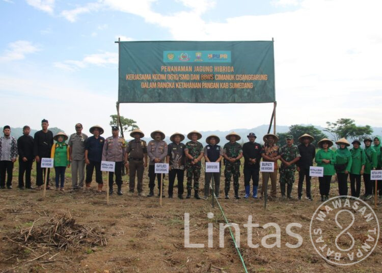 Kodim Sumedang Hijaukan 1,3 Hektar Area Greenbelt Bendungan Jatigede, Dengan Tanami Jagung