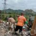 Satgas Sektor 8 Sub 4 Citarum Harum, Karbak Bersihkan Sampah Bersama Gober