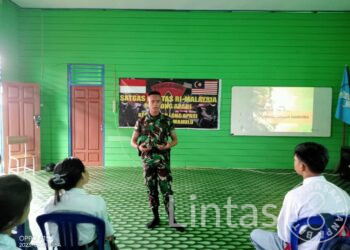 Satgas Pamtas Yonarmed 5 Pos Long Apari Memberikan Penyuluhan Tentang Bahaya Narkoba Dan Seks bebas kepada Pelajar di Perbatasan