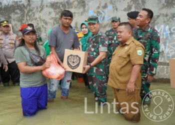 Danrem 063/SGJ Salurkan Bantuan untuk Korban Banjir di Subang