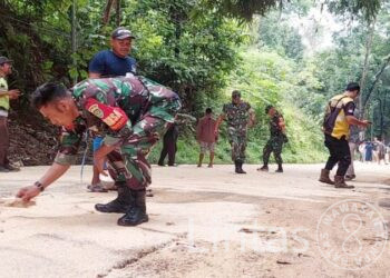 Aksi Sigap Anggota Kodim Ciamis Cegah Laka Lalin