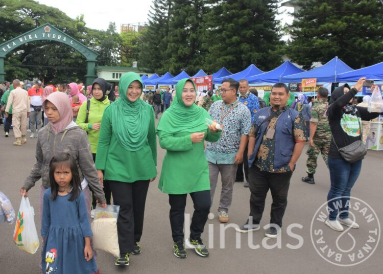 Bazar Murah Di Makodiklatad, Dalam Rangka HUT Ke-77 Persit Kartika Chandra Kirana