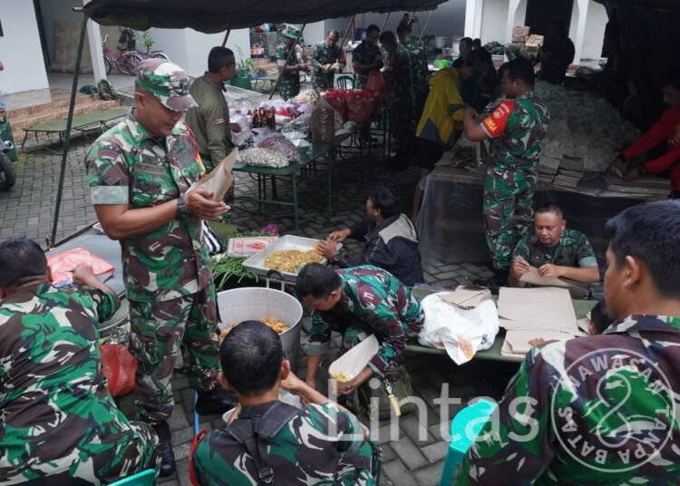 Pangdam IV/Diponegoro Bantu Warga Terdampak Banjir Di Sukoharjo