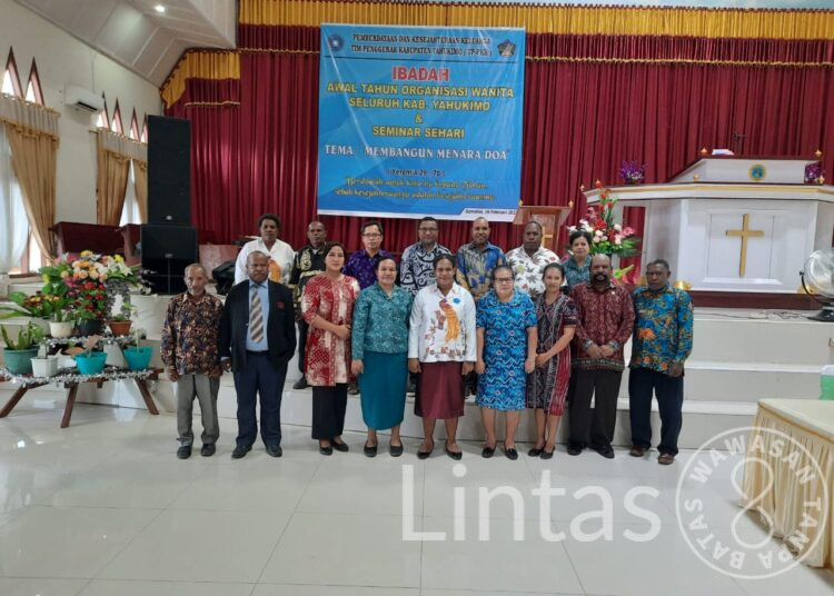 Persit Kodim 1715/Yahukimo Ikuti Ibadah Awal Tahun Organisasi Wanita Kab. Yahukimo