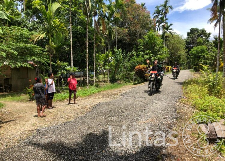 Satgas Pamtas Yonif 132/BS Bersama Perangkat Desa Wambes Berkomitmen Ciptakan Rasa Aman Bagi Masyarakat