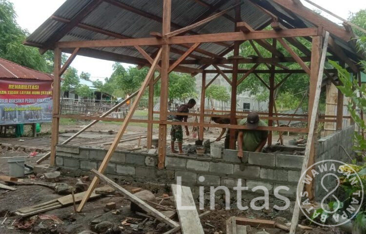 Demi Tepat Sasaran Anggota Kodim 1625/Ngada Gencar terus Pengerjaan RTLH Di Nagekeo