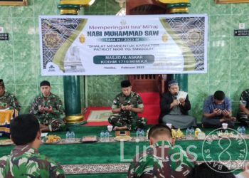 Dengan Khidmat, Anggota Kodim 1710/Mimika Menggelar Peringatan Isra Mi’raj Nabi Muhammad SAW 1444 H