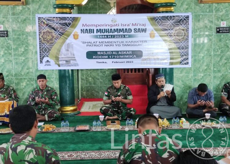 Dengan Khidmat, Anggota Kodim 1710/Mimika Menggelar Peringatan Isra Mi’raj Nabi Muhammad SAW 1444 H