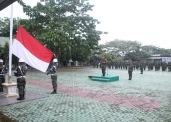 TULANG BAWANG: Kodim 0426 Tulang Bawang melaksanakan upacara bendera mingguan yang rutin digelar setiap hari Senin