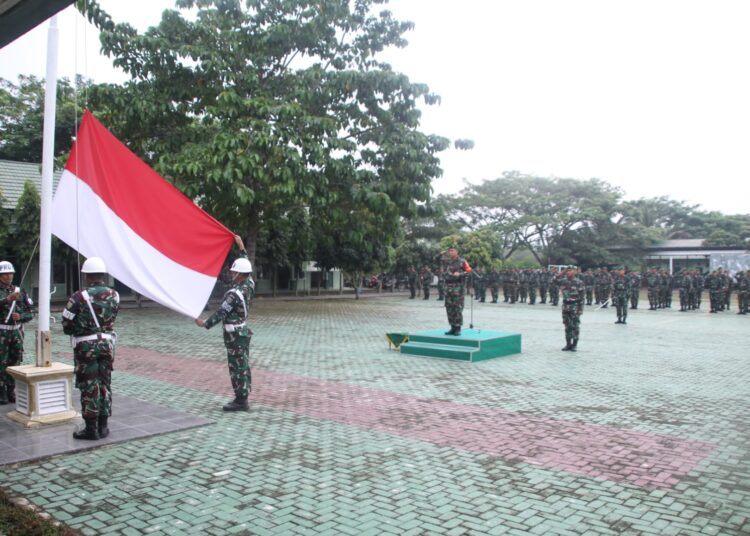 TULANG BAWANG: Kodim 0426 Tulang Bawang melaksanakan upacara bendera mingguan yang rutin digelar setiap hari Senin