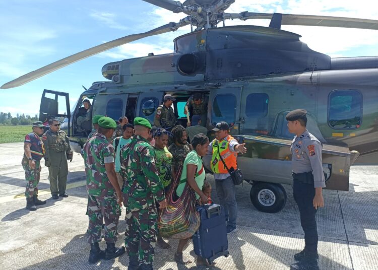 Teror KST Masih Berlanjut, Tim Gabungan TNI Polri Evakuasi 18 Warga Alama Nduga
