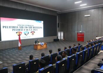 Penerbang Tempur F-16 TNI AU Ikuti Pelatihan Air To Air Refueling