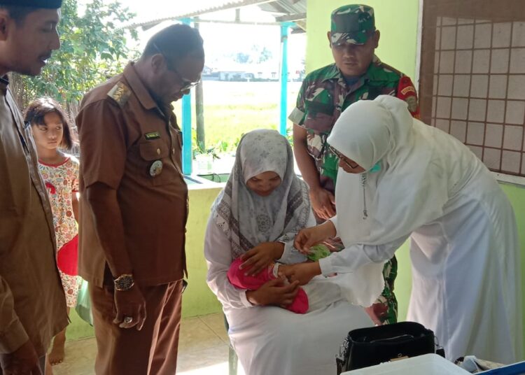 Babinsa Koramil 05/Idr Dampingi Imunisasi Di Wilayah Desa Binaan