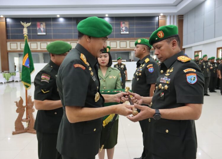 Pangdam XII/Tpr Pimpin Sertijab Danrem 102/Pjg dan Jabatan Strategis Lainnya