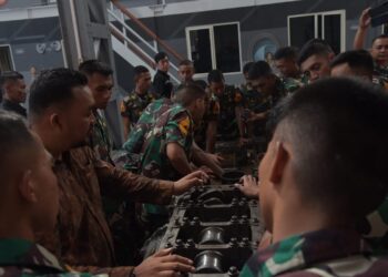 Taruna AAL Tingkat lll Korps Teknik Lattek Bongkar Pasang Mesin Diesel