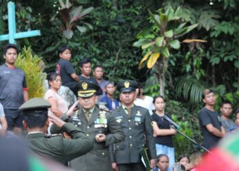 Tunai Sudah Janji Bakti : Dandim 1204 / Sanggau Pimpin Upacara Pemakaman Militer Anggota TNI