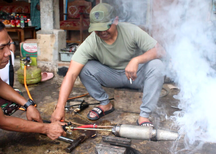 Peduli Kesehatan Masyarakat dan Cegah Merebaknya Penyakit DBD,Dandim Bima Ciptakan Alat Fogging Dari Barang Bekas