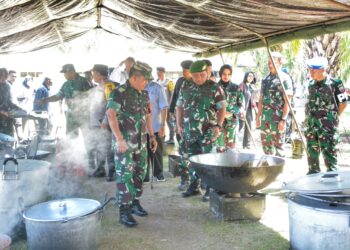 Pangdam I/BB Cek Langsung Kualitas Makanan untuk Personil Gabungan PAM F1 Powerboat