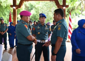 Gubernur AAL Laporan Kenkat Pati kepada Wakasal