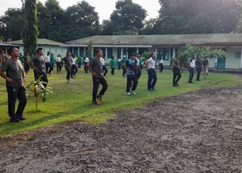 Sinergitas TNI-POLRI Bersama Fokopomda Kab Sikka Gelar Senam SKJ 88 Di Makodim 1603/sikka