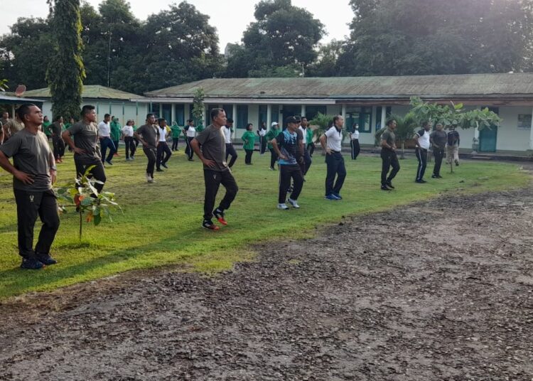 Sinergitas TNI-POLRI Bersama Fokopomda Kab Sikka Gelar Senam SKJ 88 Di Makodim 1603/sikka