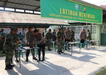 Tingkatkan Kemampuan, Kodim 0104/Atim Gelar Latihan Menembak Senjata Ringan TNI-POLRI Terpadu Tahun 2023