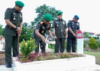 Pahlawan Sejati Adalah Dia Yang Berjuang Bukan Untuk Dipuji Melainkan Untuk Mencapai Cita-Cita Yang Mulia Untuk Kebaikan