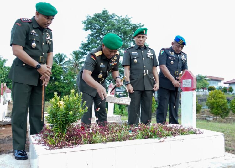 Pahlawan Sejati Adalah Dia Yang Berjuang Bukan Untuk Dipuji Melainkan Untuk Mencapai Cita-Cita Yang Mulia Untuk Kebaikan