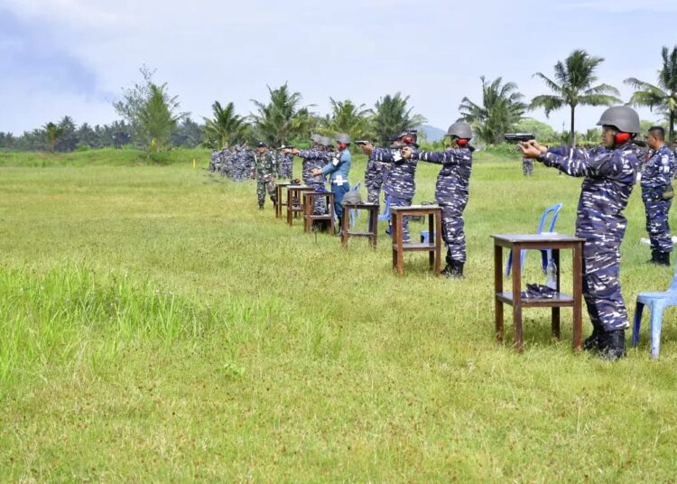 Tingkatkan Profesionalisme Prajurit, Lanal Cilacap Laksanakan Latihan Menembak