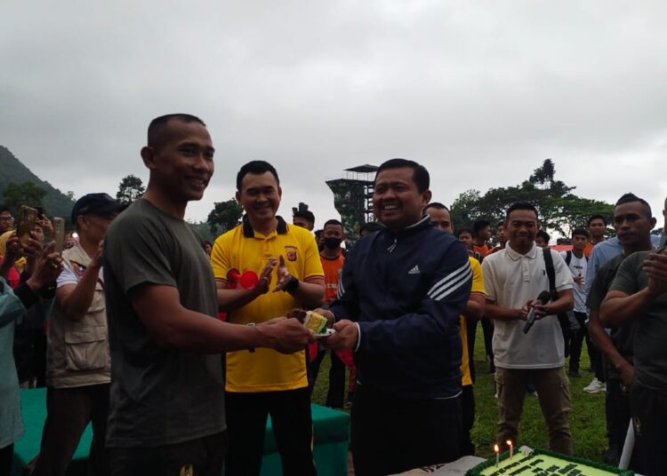 Rayakan HUT Ke 75 Yonif Raider 301/PKS, Gelar Senam Bersama, Jalan Santai Dan Pemberian Door Prize