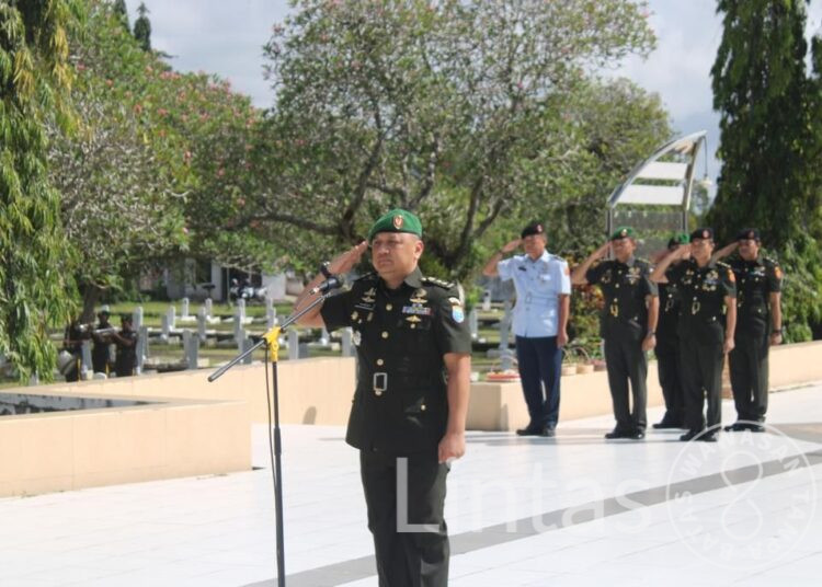 Sambut HUT ke-71 Korps Hukum Angkatan Darat, Kumdam XII/Tpr melaksanakan Ziarah Rombongan ke Taman Makam Pahlawan