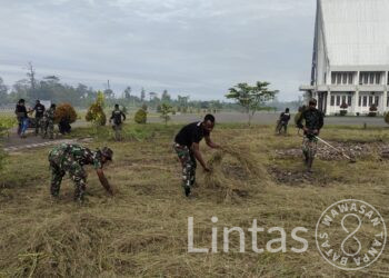 Kodim 1715/Yahukimo Ajak Jemaat Bersihkan Gereja GKI Metanoia Dekai