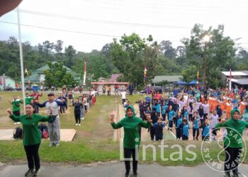 Bersama Forkopimcam Sajingan Besar Komandan Koramil 02/Sejangkung Ikuti Senam Germas