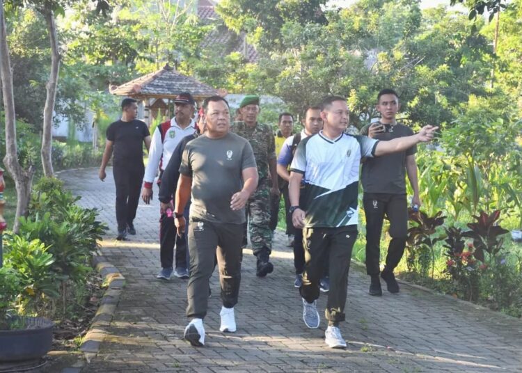 Olahraga di Ngrowo Bening Edu Park, Pangdam V/Brawijaya Puji Walikota Madiun