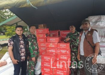 Pengungsi Di Makodim 1702/JWY Terima Bantuan Langsung Dari Kemensos RI