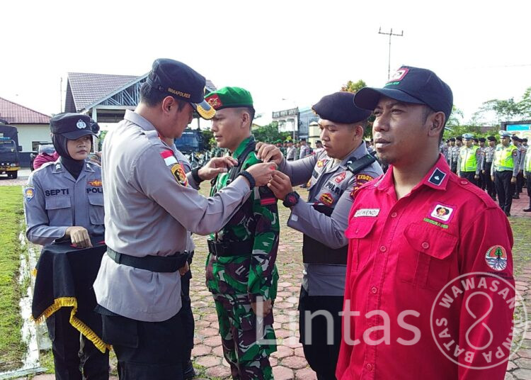 Pasi Ops Kodim 1208/Sambas Hadiri Apel Gelar Pasukan Bina Karuna Kapuas 2023 Tahap 1 Polres Sambas