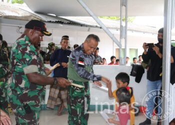 Pangdam XVII/Cenderawasih Berikan Bantuan Kepada Pengungsi di Makodim 1702/JWY