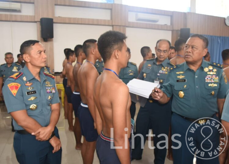 Aspers Kasal Tinjau Calon Bintara TNI AL Panda Lantamal V