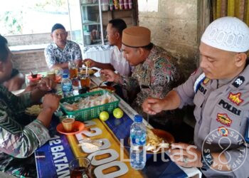 Babinsa & Bhabinkamtibmas Komsos Bersama Aparatur Desa Dan Masyarakat