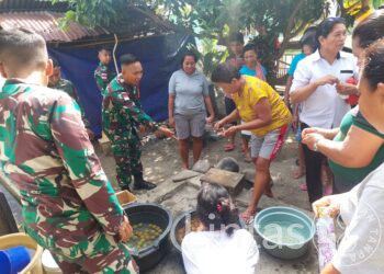 Satgas Pamrahwan Yonarhanud 3/YBY Berikan Sosialisasi Cara Pengolahan Buah Aren Menjadi Kolang Kaling Kepada Warga Desa Pelita