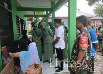 Peringati HUT Persit Ke-77,Ketua dan Pengurus Persit KCK Cab XXVII Dim 1608/Bima Anjangsana ke Panti Jompo