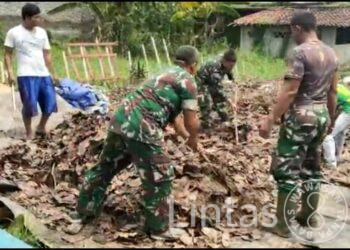 Sektor 19 Manfaatkan BIOS 44 DC Olah Pupuk Kompos Dari Daun