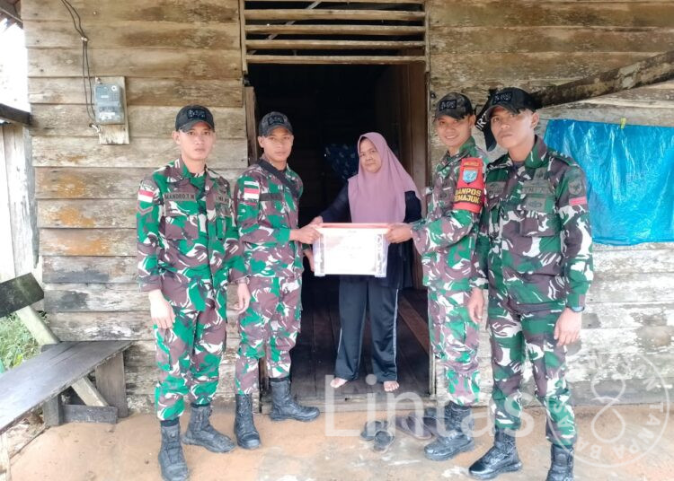 Sambut Ramadhan, Satgas Pamtas Yonif 645/GTY Gelar Baksos Bagikan Sembako Untuk Warga Perbatasan